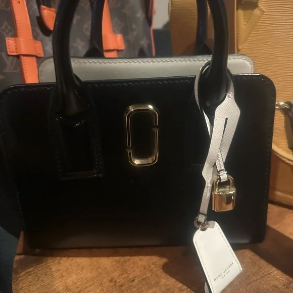 Marc Jacobs Black and White Crossbody Bag with Gold Hardware - Picture 2 of 9